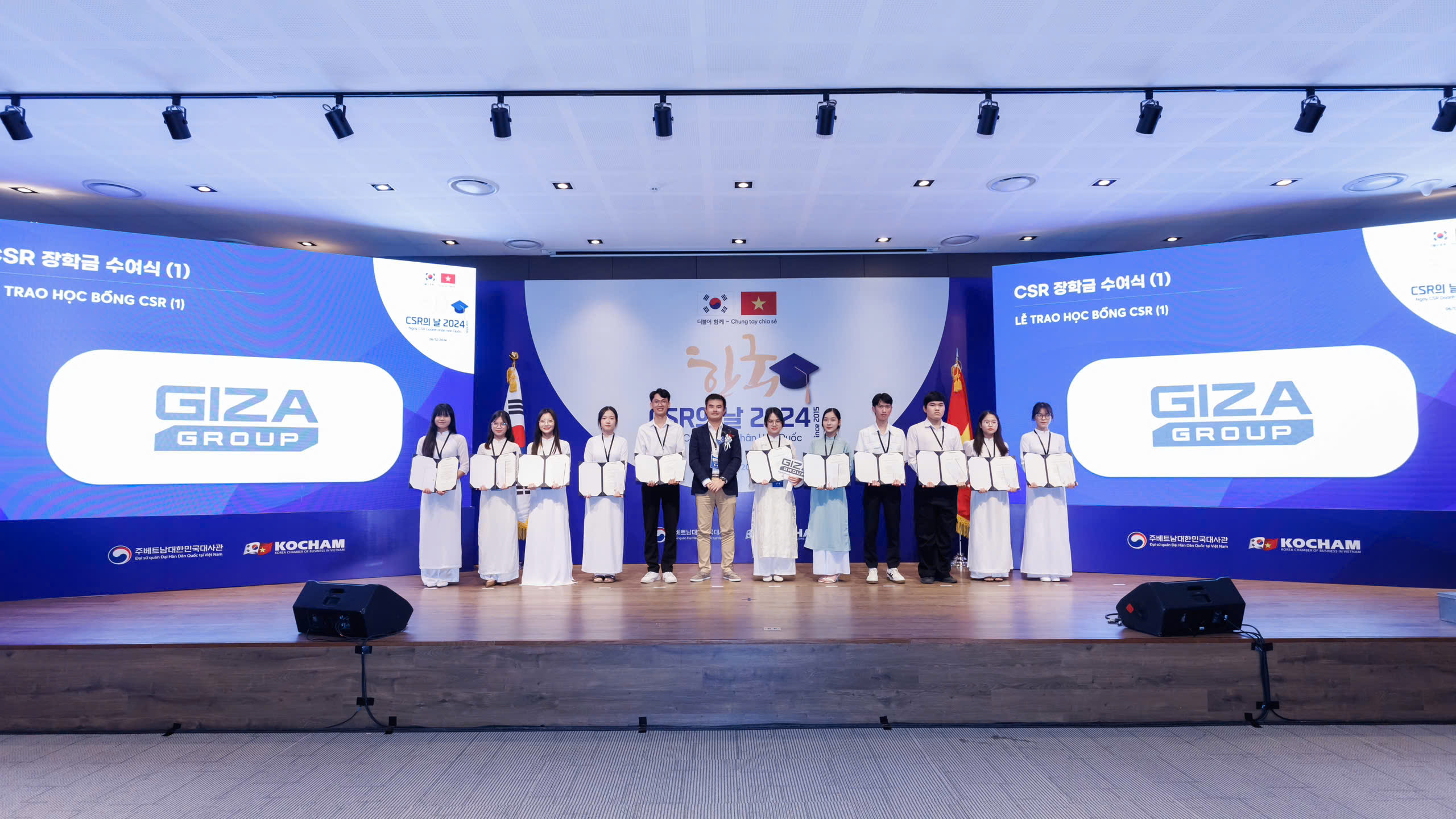 z6111431406998_32d3f9954deb59c1d6d546665e94a010